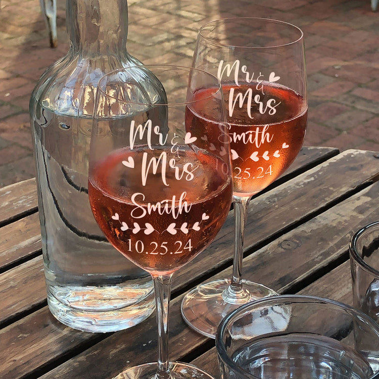 Personalized Wine Glass - "Mr & Mrs"